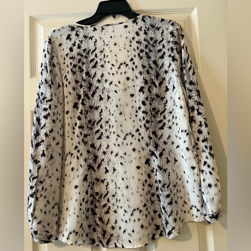 Joie Women’s Oversized Silk Blouse in Animal Print Size L - Picture 2 of 5